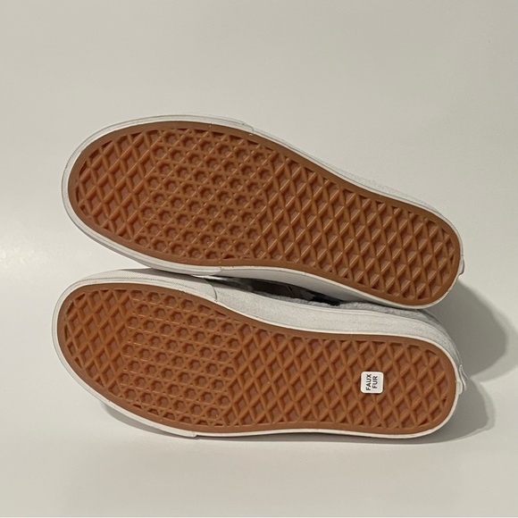 Vans Old Skool Sk8 Hi Women’s 7 Sherpa Gray Grey White Skate Shoe Fur NEW - Picture 9 of 10